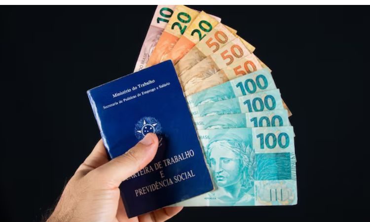 Brasileiros com CLT ativa podem receber R$ 607,20 por mês
